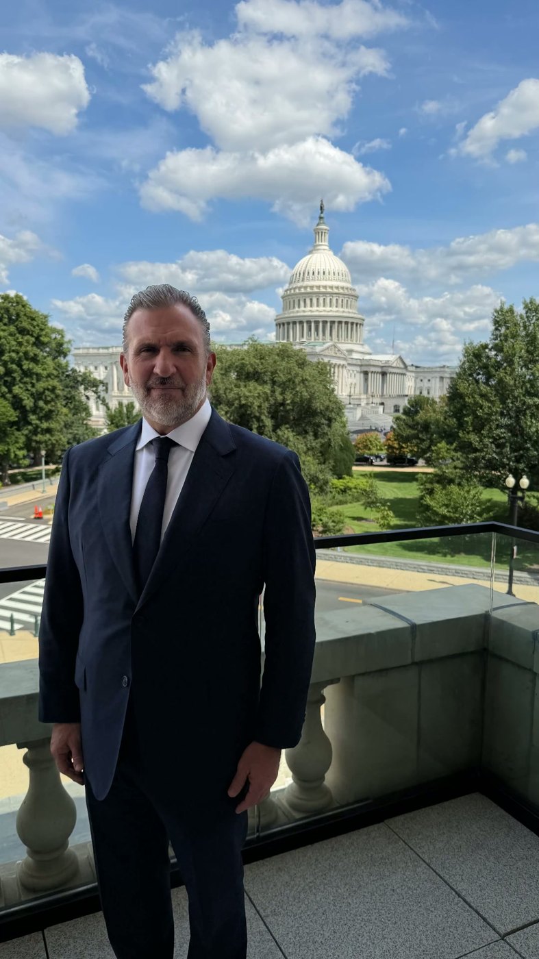 Roberto Arzú standing with the United States Capitol dome behind him
