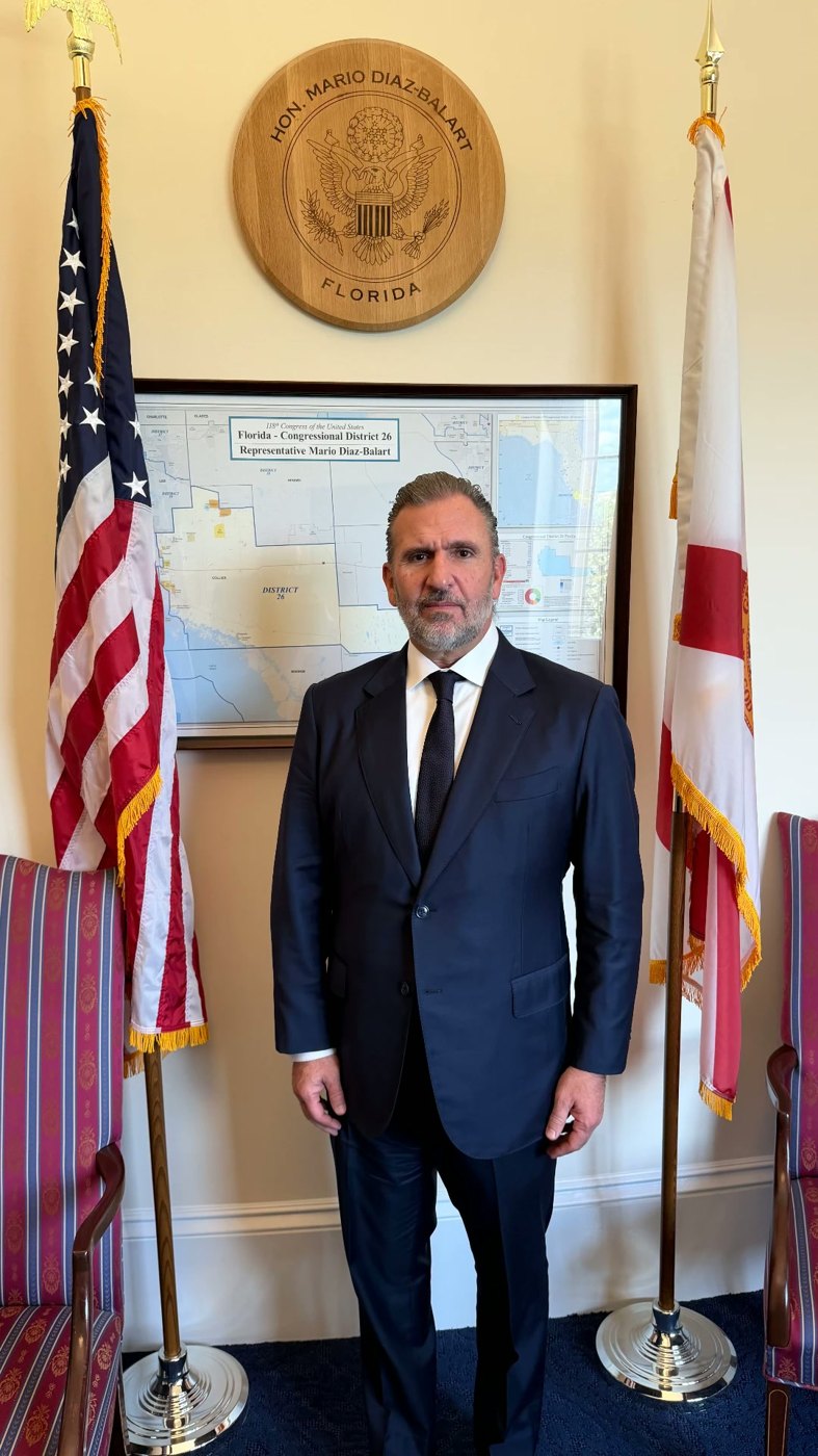 Roberto Arzú in a United States congressional office in Washington, D.C.